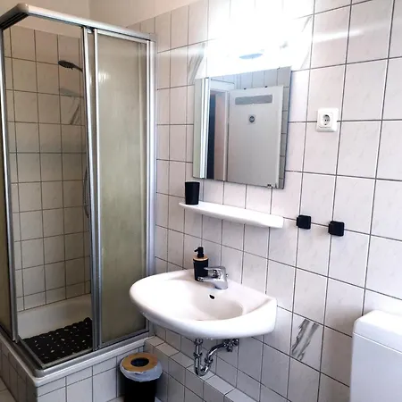 Optimus - Modern With Private Garage And U79 To Duesseldorf Fair * Duisburg